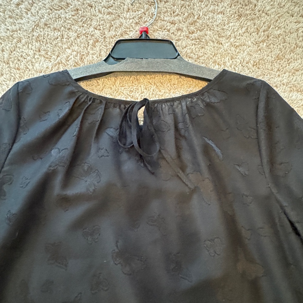 Madewell Black Butterfly Print
Jacquard Ruffle Blouse Size M - Picture 5 of 12